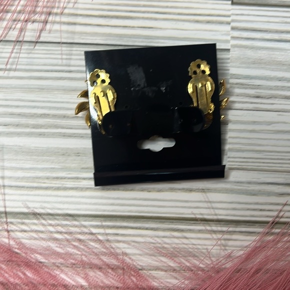 Gold Vintage Statement Earrings - Picture 4 of 4